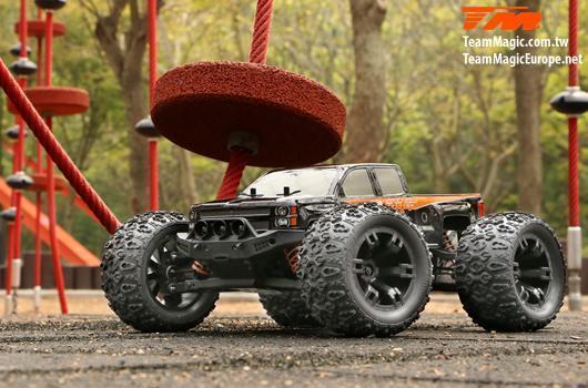 Auto - 1/10 Monster Truck Elettrico - 4WD - RTR - Brushless - Team Magic E5 - Carrozzeria Nera